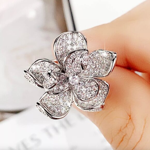 NEW 18k White Gold Diamond Flower Ring - Picture 2 of 5